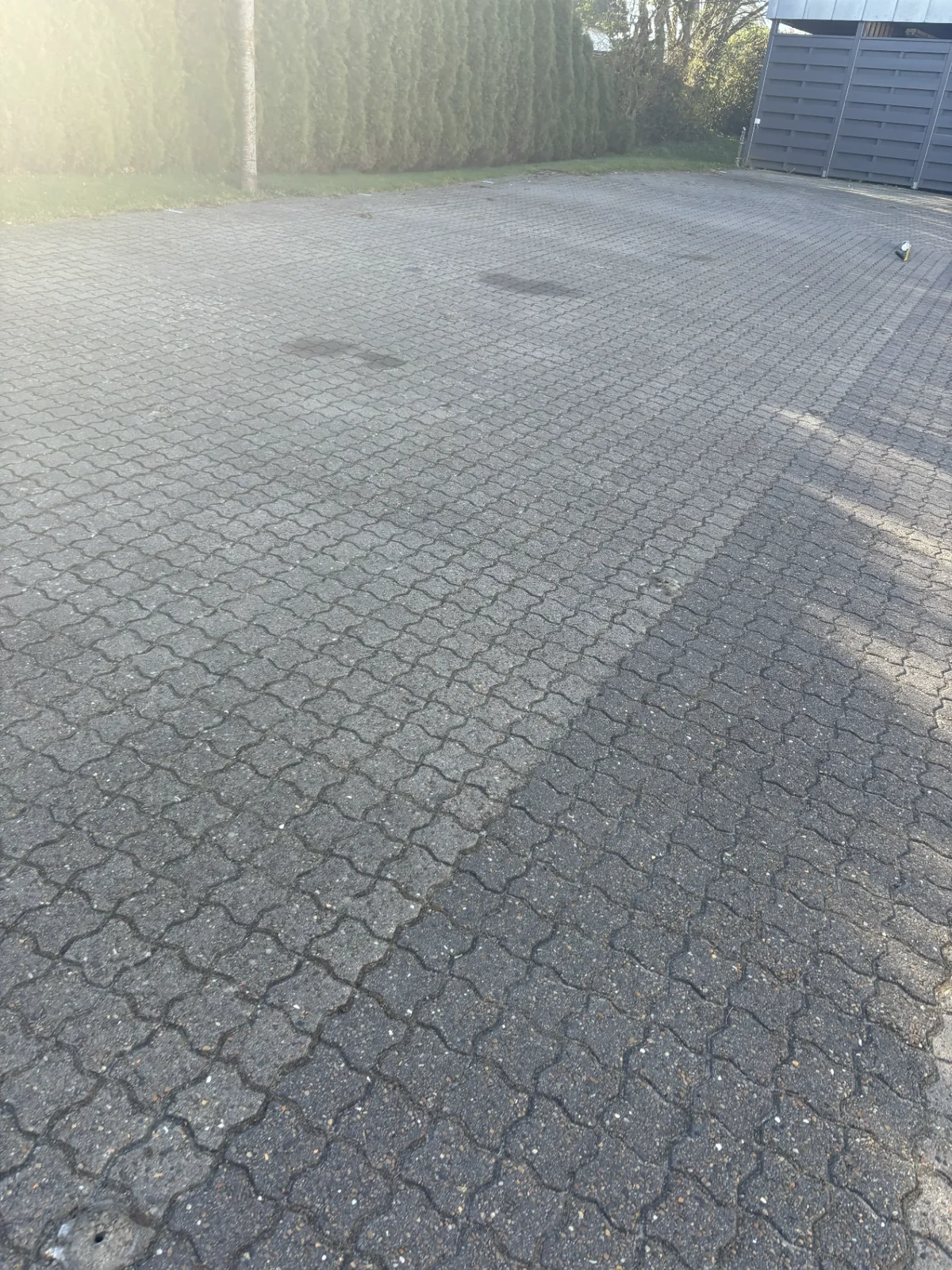 Detalje af nylagt flisebelægning